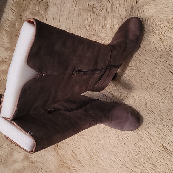 Boots - Picture 2 of 4